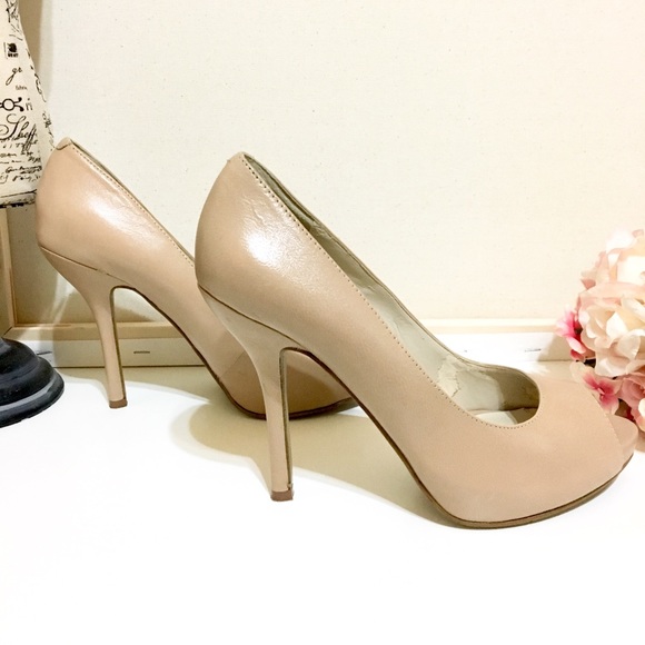 3 Inch Nine West Nude Heels - Picture 3 of 8